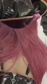 Sin censura. Sesión privada con un impresionante cosplayer oficial se convierte en una noche inesperadamente intensa