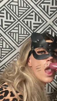 Sissy disfruta polla