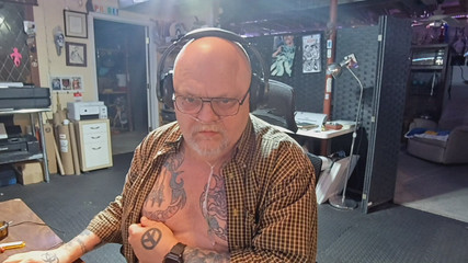 City hog: Şişman adamın meme uçları