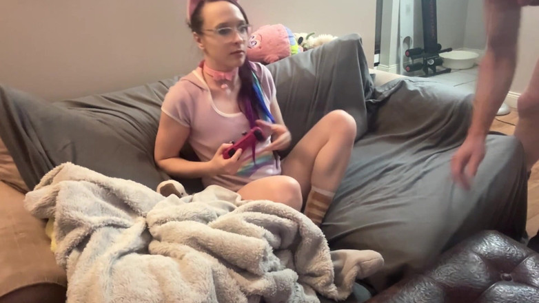 EmoDream1998: Gamergirl Free Use Creampie