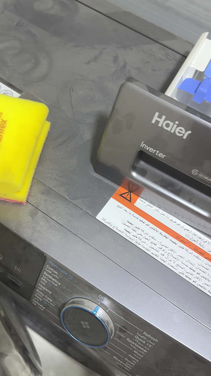 SweetLucy96: Naakte schoonmaakster