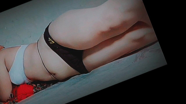 TricolorMusic3: This Hot Girl Shows off Her Steady Figure and Bends...