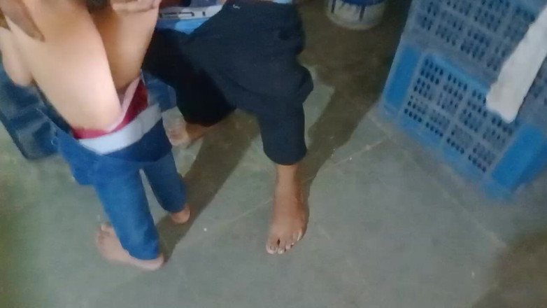 NikiRathod: Kombinace Kouření a Backshot, Ale Její TVář Je Ošukaná