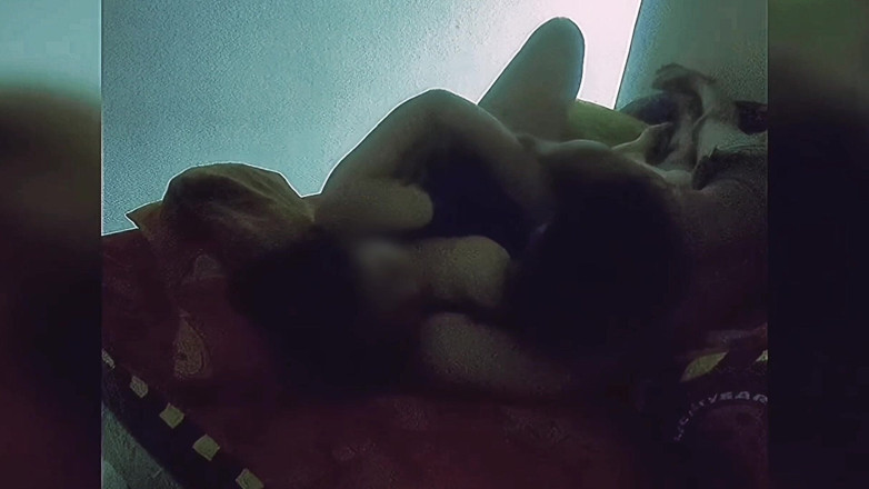 my_wife_chubby: 妻の乳首を舐めたり吸ったりし続けて、ベイビー
