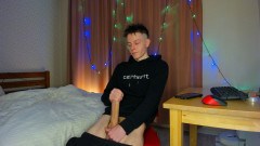 Morflot24: La finitura estatica della giovane stallone viene riempita di sperma