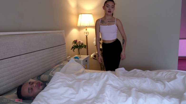 jack23: Je baise la meilleure amie asiatique de ma copine