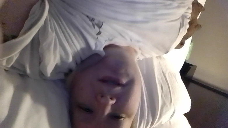 Roxxie rae page: देर रात होटल हस्तमैथुन