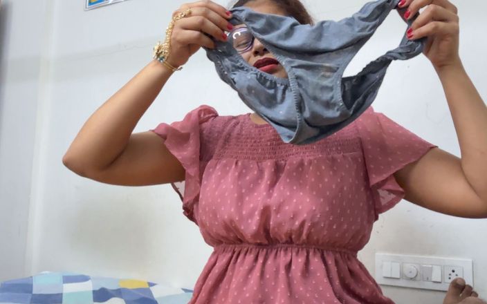 Sexy Komal: Komal baise son demi-frère dans des maisons