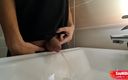 Paradox Prado: Junge pinkelt ins waschbecken