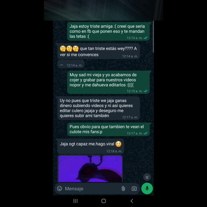 Mexicasero: Мій друг у сексуальних шортах надсилає мені повідомлення