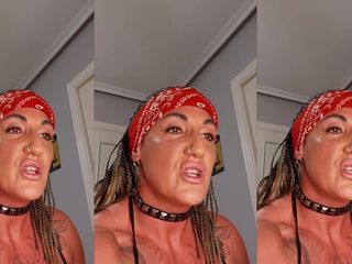 Danaxmuscles: Danaxmuscles distrugge il con il suo strapon