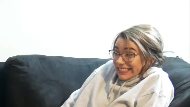 Samantha Flair: Ea își urmărește sora vitregă cum suge pula tatălui vitreg, apoi...