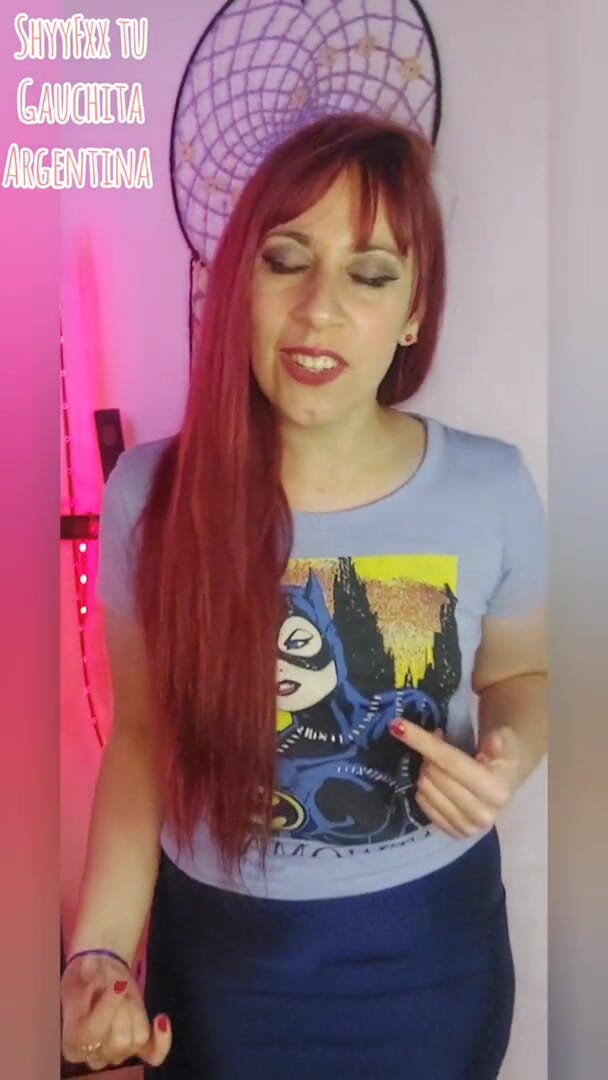 Tu Gauchita Argentina: Shyyfxx üvey erkek kardeşimi iç çamaşırımla mastürbasyon yaparken keşfediyorum ve boşalana kadar...