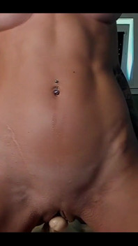 Sandy Loves to Rub Her Clit