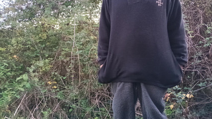 Rockardglans: Stöhnen, squirting, abspritzen, wichsen im wald mit onesie