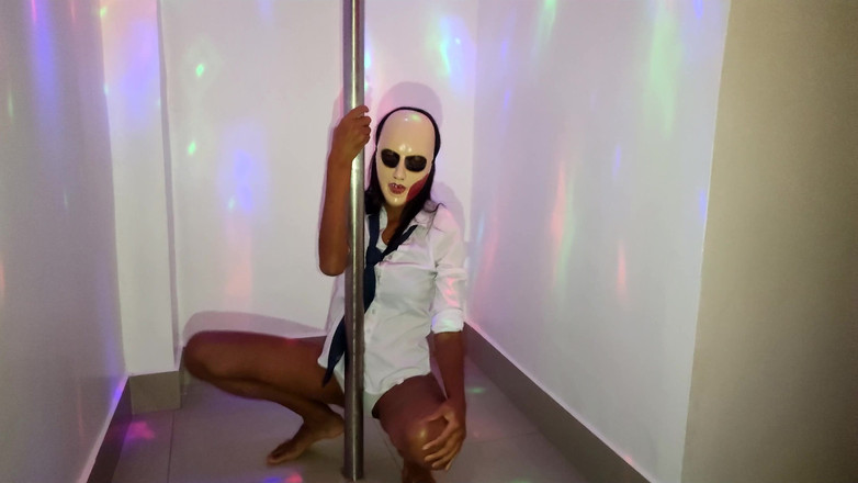 Martin13: Une étudiante fait du porno maison pour obtenir la meilleure note...