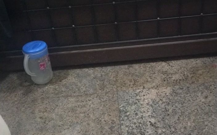 Tamil lesbian: 谈论她与裸体性工作