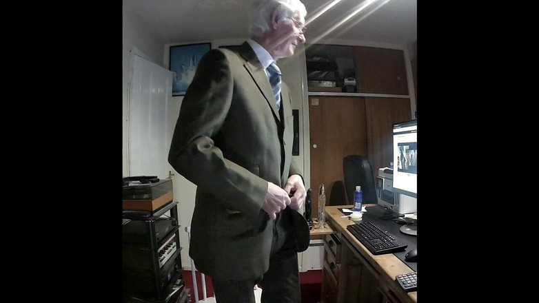 bigears: Pomalý striptýz, chat a lemování