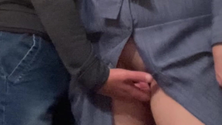 Niki studio: 지하철에서 내 보지를 가지고 노는 이상한 노인