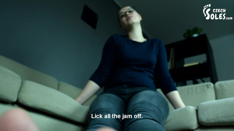 Czech Soles - foot fetish content: Giantess Szklane więzienie dla jej małego niewolnika stóp