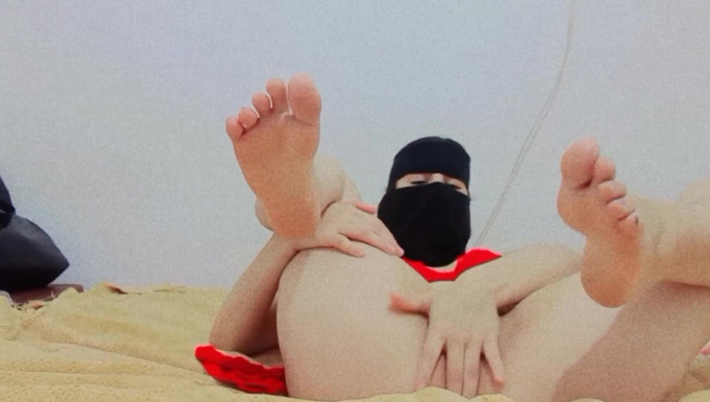 Nina_lalatkom: Arabská dívka honí. Sexy pozice