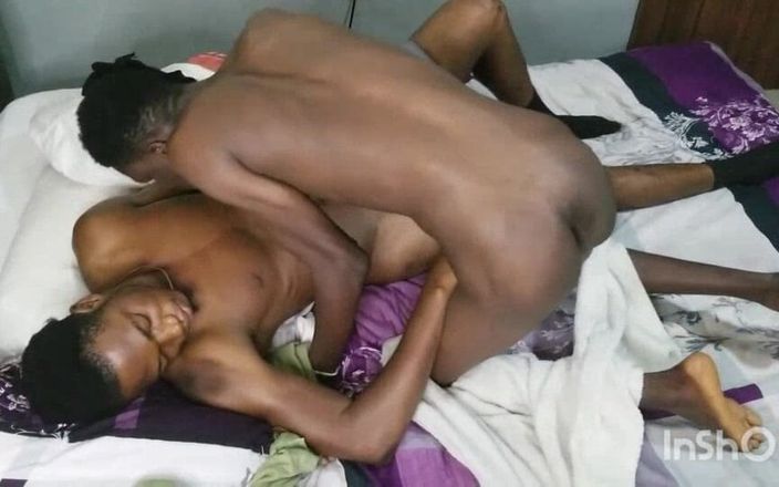 Sweetass132: Nippelküssen, lutschen und lieben es, von meiner mitbewohnerin zu machen