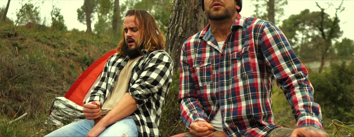 Juan Lucho Gay: Twee vrienden trekken zich af in het bos