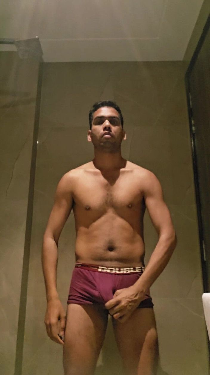 Desicoupleind: Indische sexy jongen Masterbate