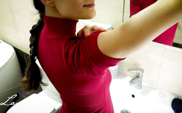 Lanreta: Pokaz mięśni lustra w łazience dla chłopaka