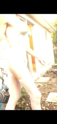 Cdmichelle Vistiendo Body Azul Caminando Alrededor De Trabajo