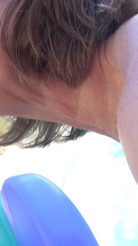 L'arrapante nonna californiana demi ama masturbarsi al sole