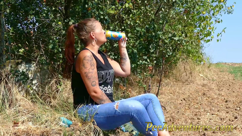 Pee Adventures: Намочила джинси в спеку на відкритому повітрі