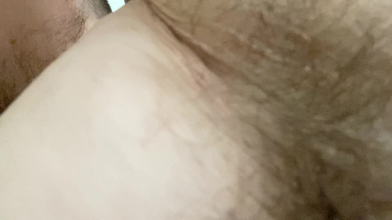 Hunky time: मेरी मांसपेशियों और बालों वाले शरीर की पूजा करें