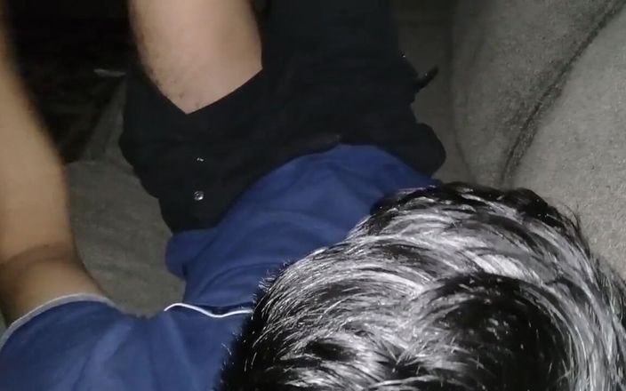 Xooshua (xblue18): Joven caliente en casa