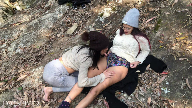 hotshiver: Saya berkongkek dengan kawan saya yang bertetek besar di air...