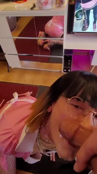 Femmes De Menage, Soumise a Genoux Pour Tailler Une Bonne Pipe. 2 (14nov24) Vanessabitchx Parischiennetrvprod91