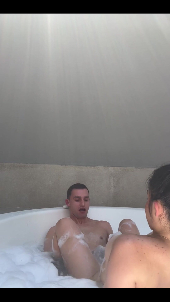 Beautyrafa: Seks hot di bak mandi