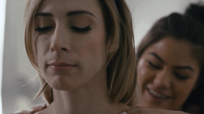 SweetheartVideo: Sodomie lesbienne 5, scène 1 fille au cul