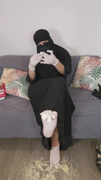 Mami Mia Niqab의 Smelling Cheese Latex Gloves