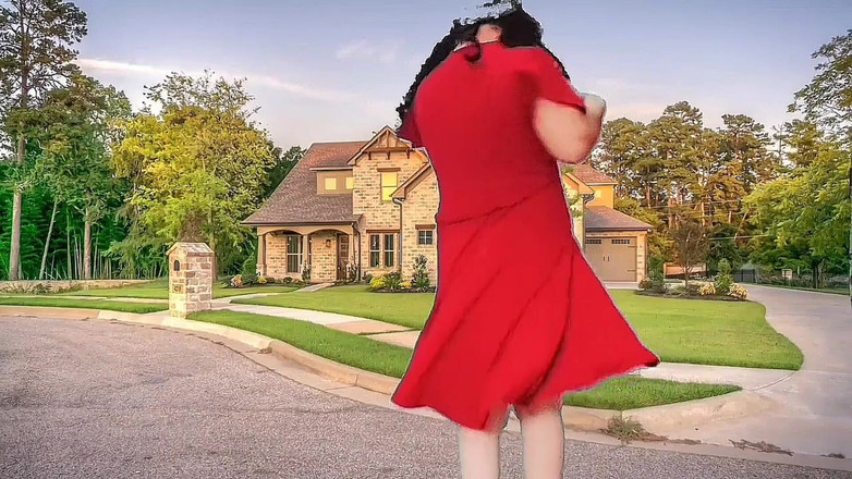 Kitty_Cross: Lekfull sissy walking barfota på vit sandstrand