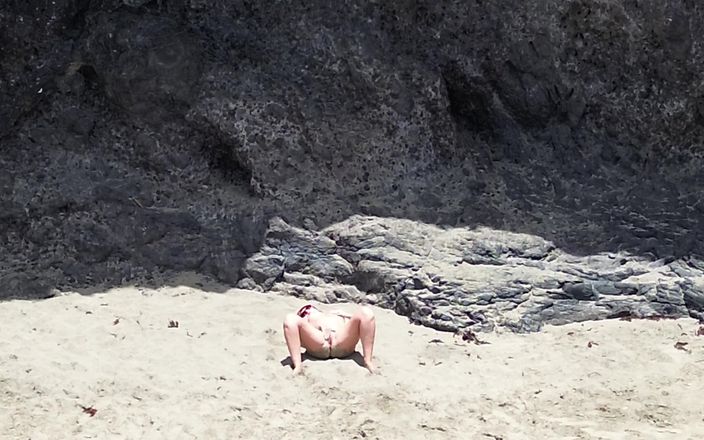 Emma Voyeur: Sahilde çıplak güzellik - drone bakış açısı erotik rahatlama