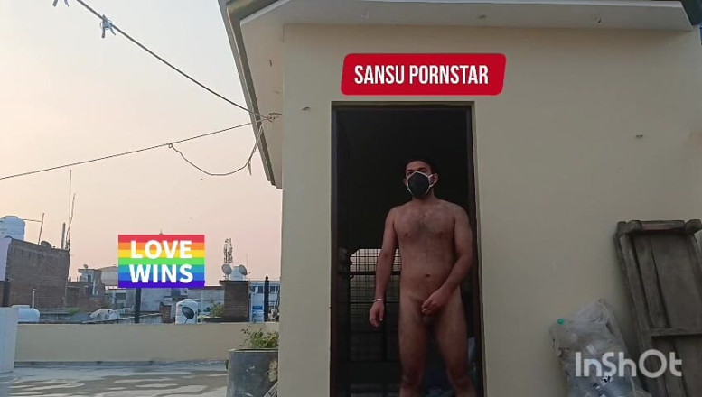 Sansuindia: Indický herec nahý venku