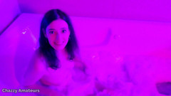 PornoJuice: Purple Light Jacuzzi ve vaně v hlavní roli s Chloe...