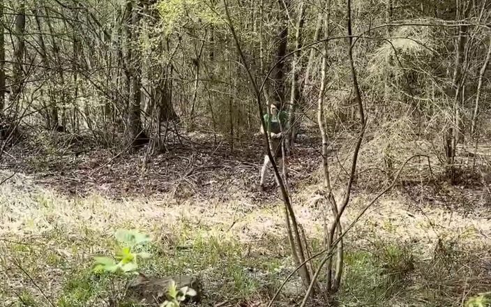 Medi Voi: Você pode conhecer travesti nua na floresta