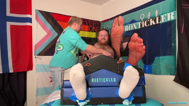 Ticklish Chubs: Волосатая Райан получает хорошую щекотку