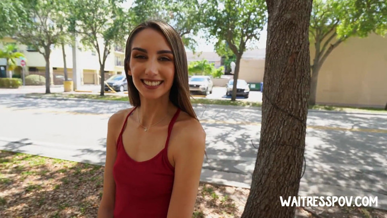 Waitress POV: 女服务员第一人称视角 - Natalia Nix - 品尝意大利女郎