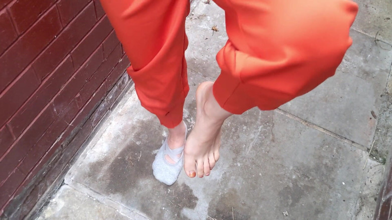 Lily kink: Vězeňský důstojník striptýz a podpaží fetiš JOi