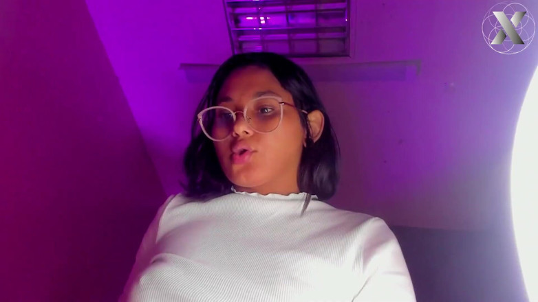 Squirt rain: Dripping on Her Girlfriend’s Hand