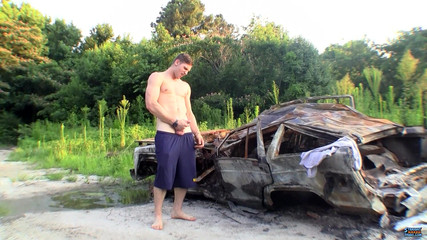 Straight naked thugs: Ілля повертається, щоб пописати та погладити