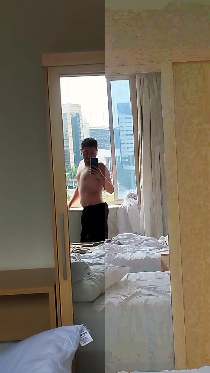 Marcosninfo: Aku Telanjang Di Rumah.